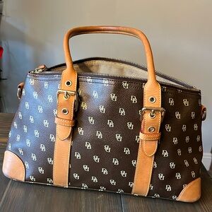 Dooney & Bourke satchel bag, zippered closure